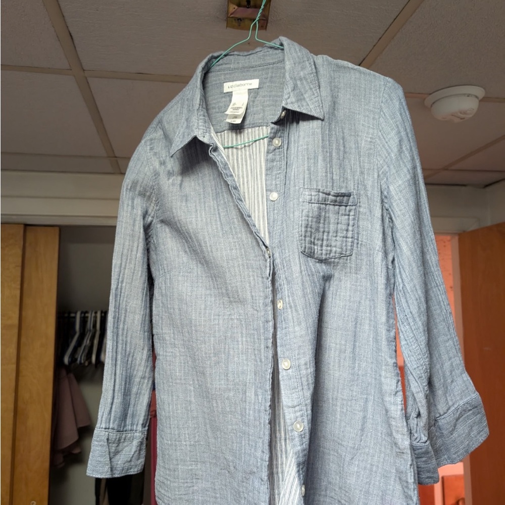 Liz Claiborne sz Large Blue-Grey Button Up Shirt